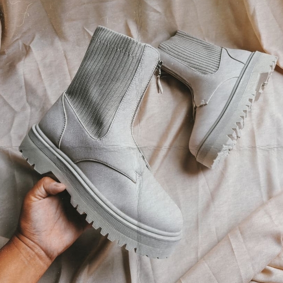 🚨LAST PAIR// Stone zip up boot - Picture 3 of 5
